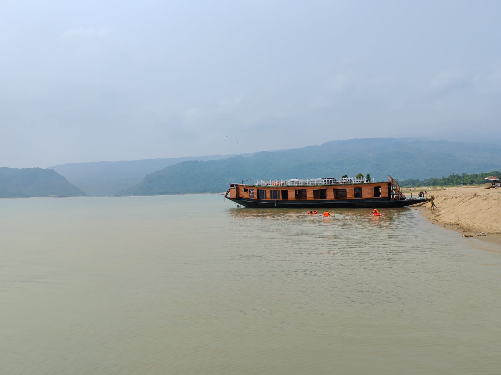 Sarongi - The House Boat