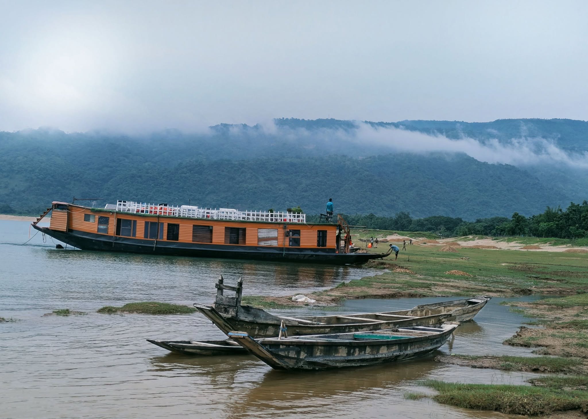 Sarongi - The House Boat