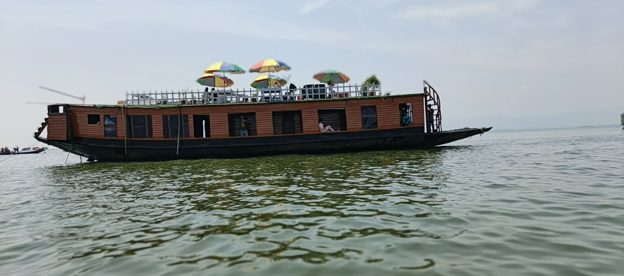 Sarongi - The House Boat